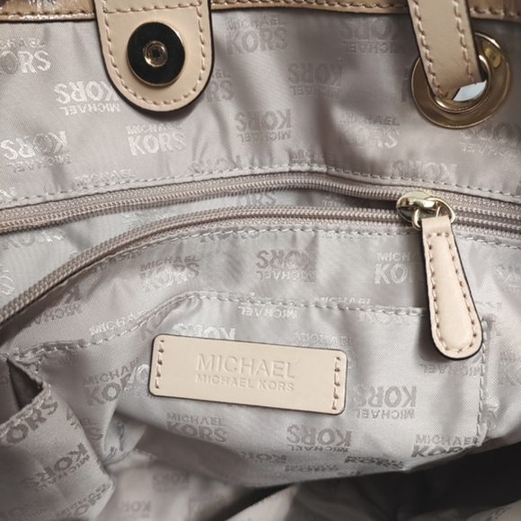 MICHAEL KORS Jet Set Large Embossed Signature Logo Patent Leather Tote Nude - Picture 12 of 12